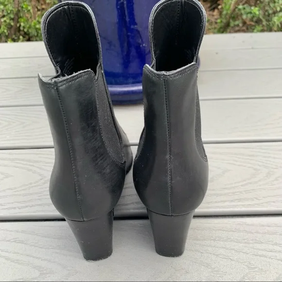 Kendall & Kylie Sleek Black Ankle Booties - Picture 6 of 9